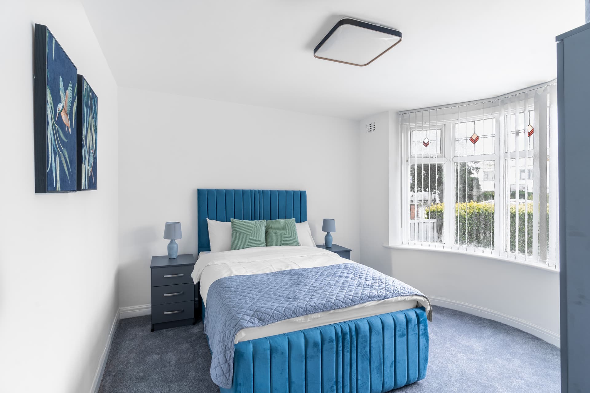 Spacious 4-Bed Home near Didsbury - Image 3